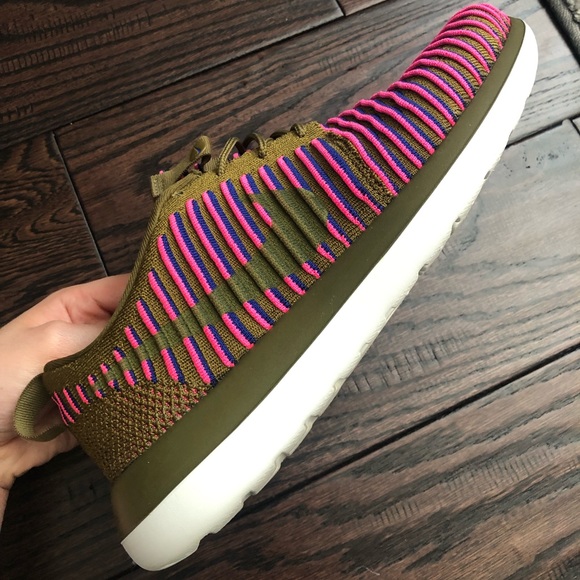 NIKE FLYKNIT ROSHE TWO - Picture 2 of 9